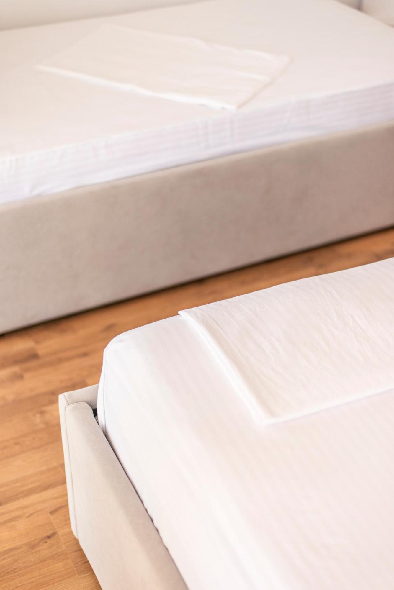 Ionio Rooms Himare Bagian luar foto