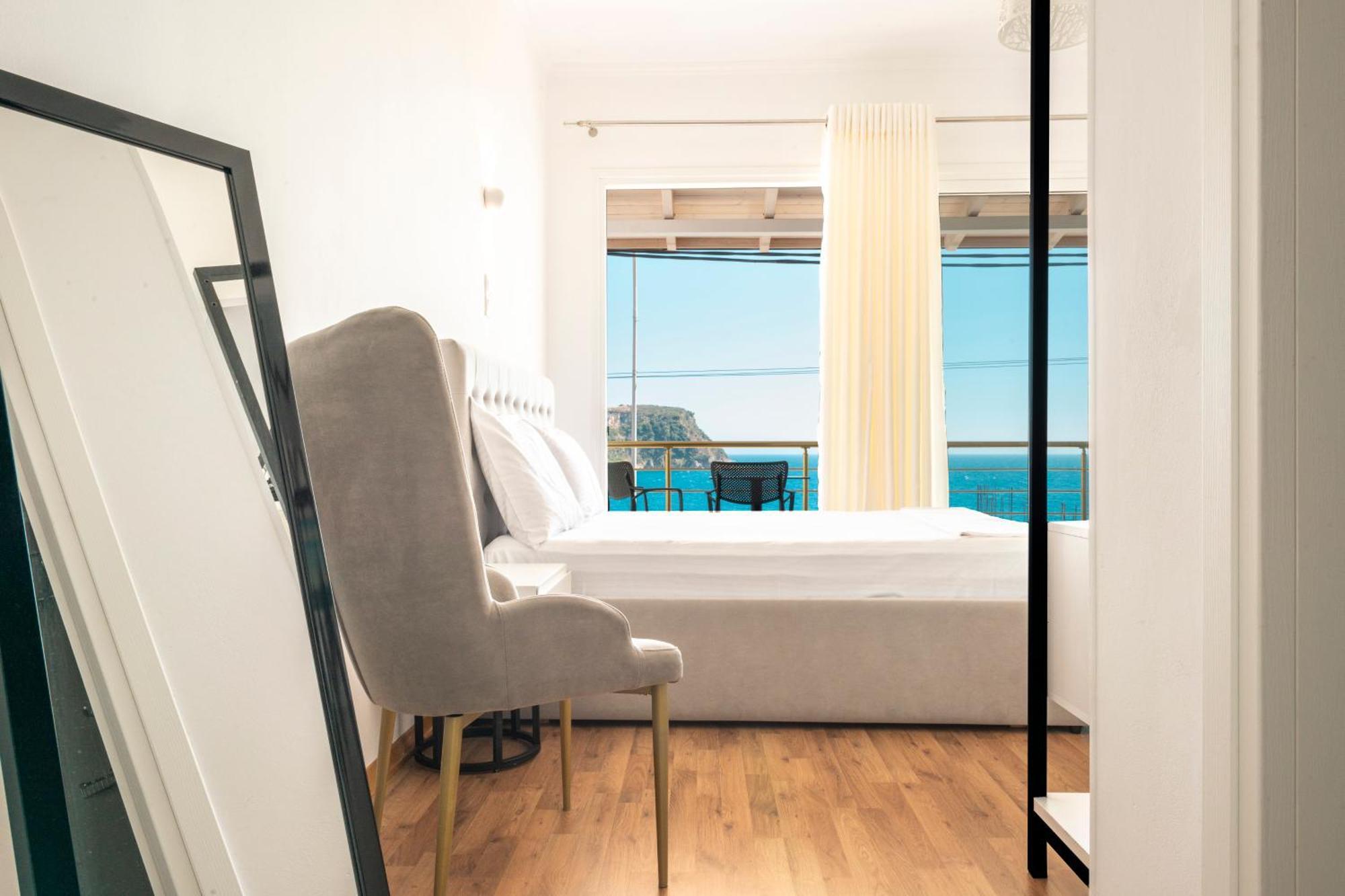 Ionio Rooms Himare Bagian luar foto