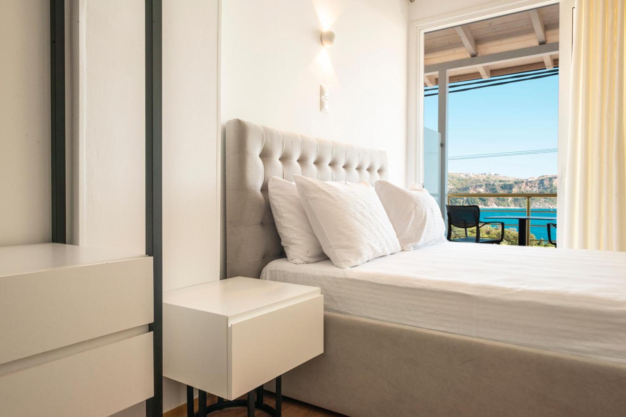 Ionio Rooms Himare Bagian luar foto