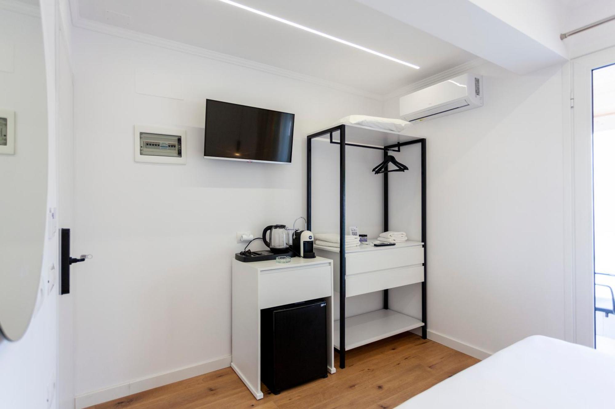 Ionio Rooms Himare Bagian luar foto