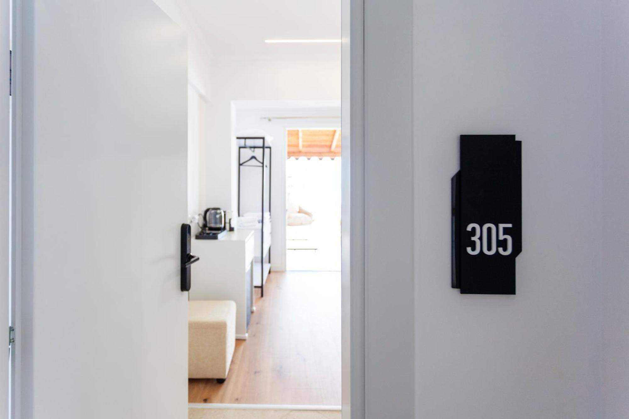 Ionio Rooms Himare Bagian luar foto