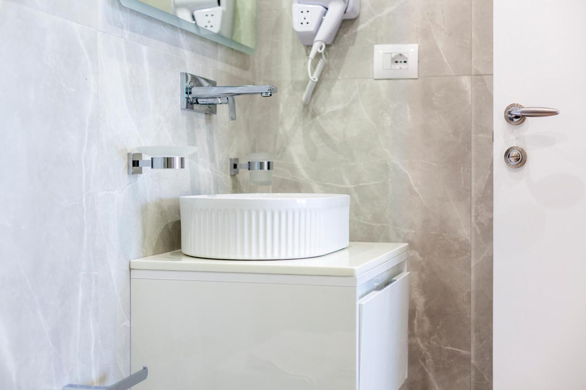 Ionio Rooms Himare Bagian luar foto