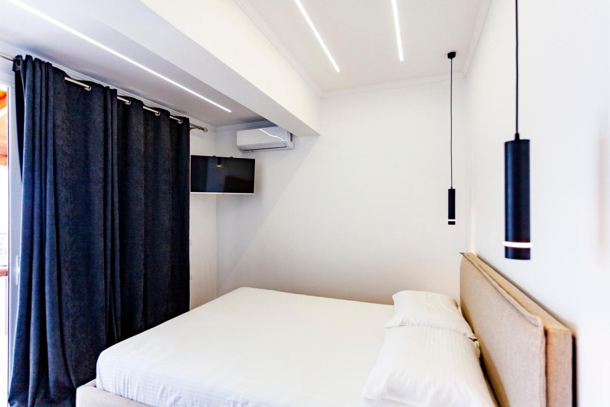 Ionio Rooms Himare Bagian luar foto