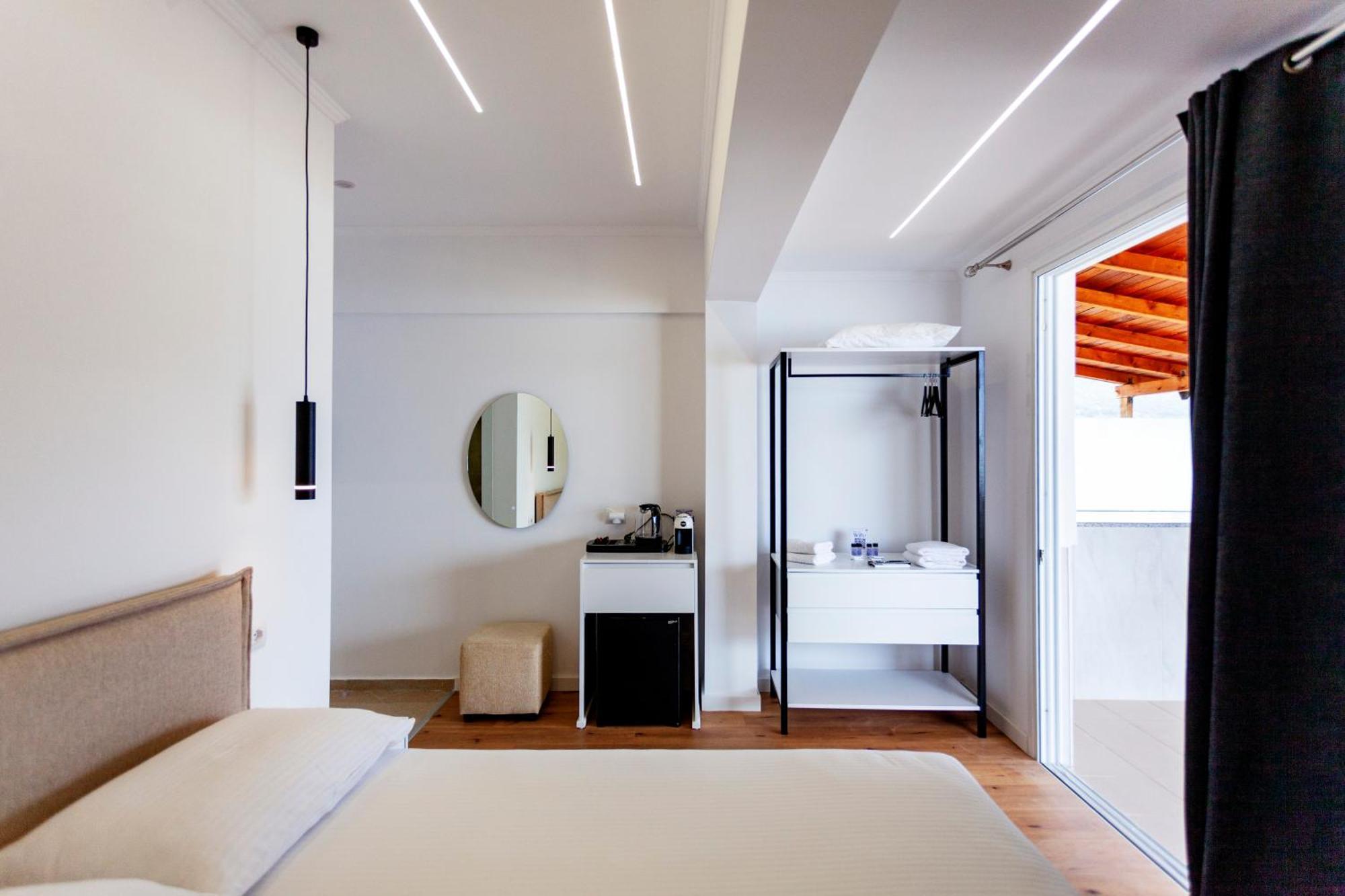Ionio Rooms Himare Bagian luar foto