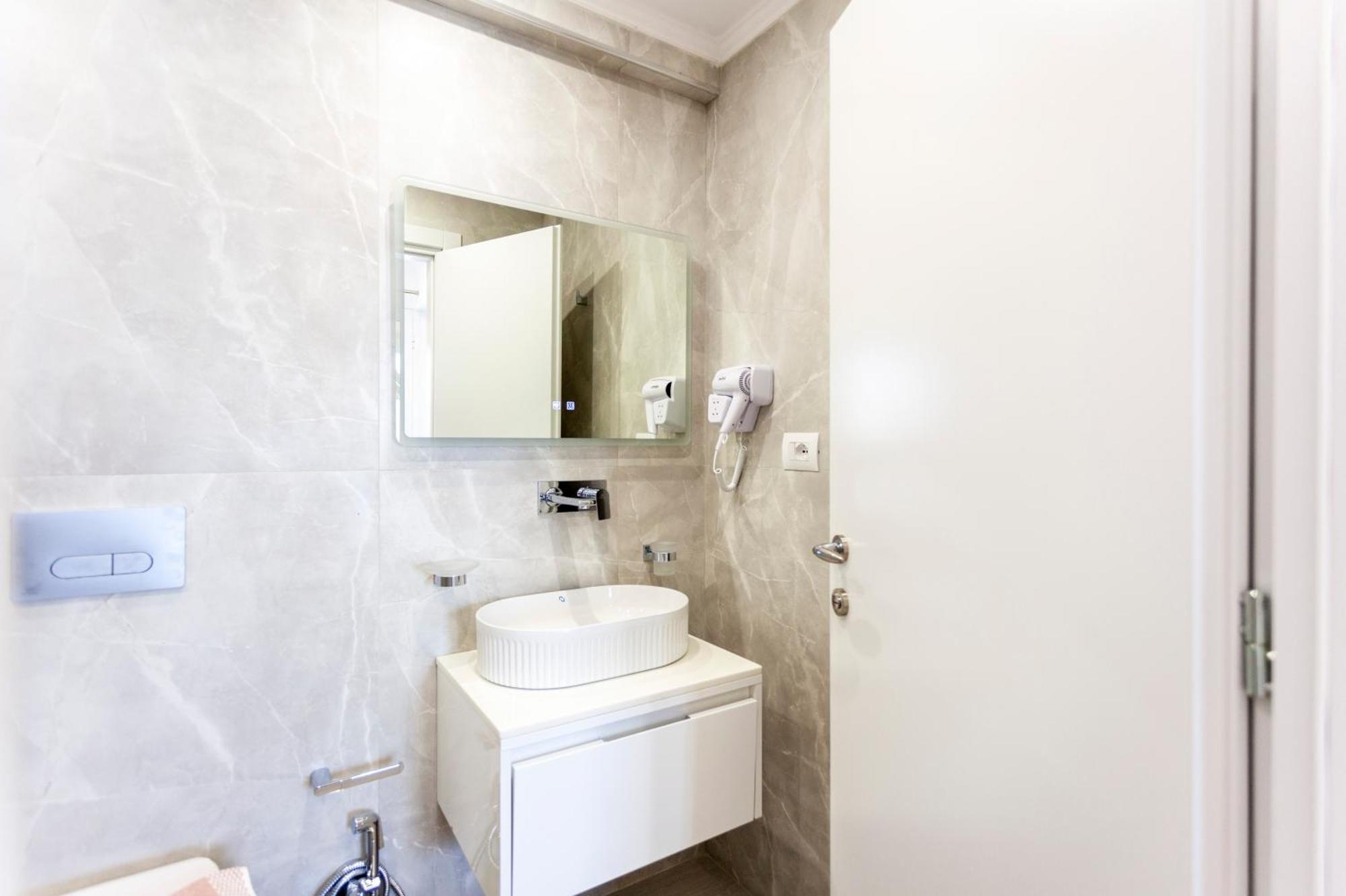 Ionio Rooms Himare Bagian luar foto