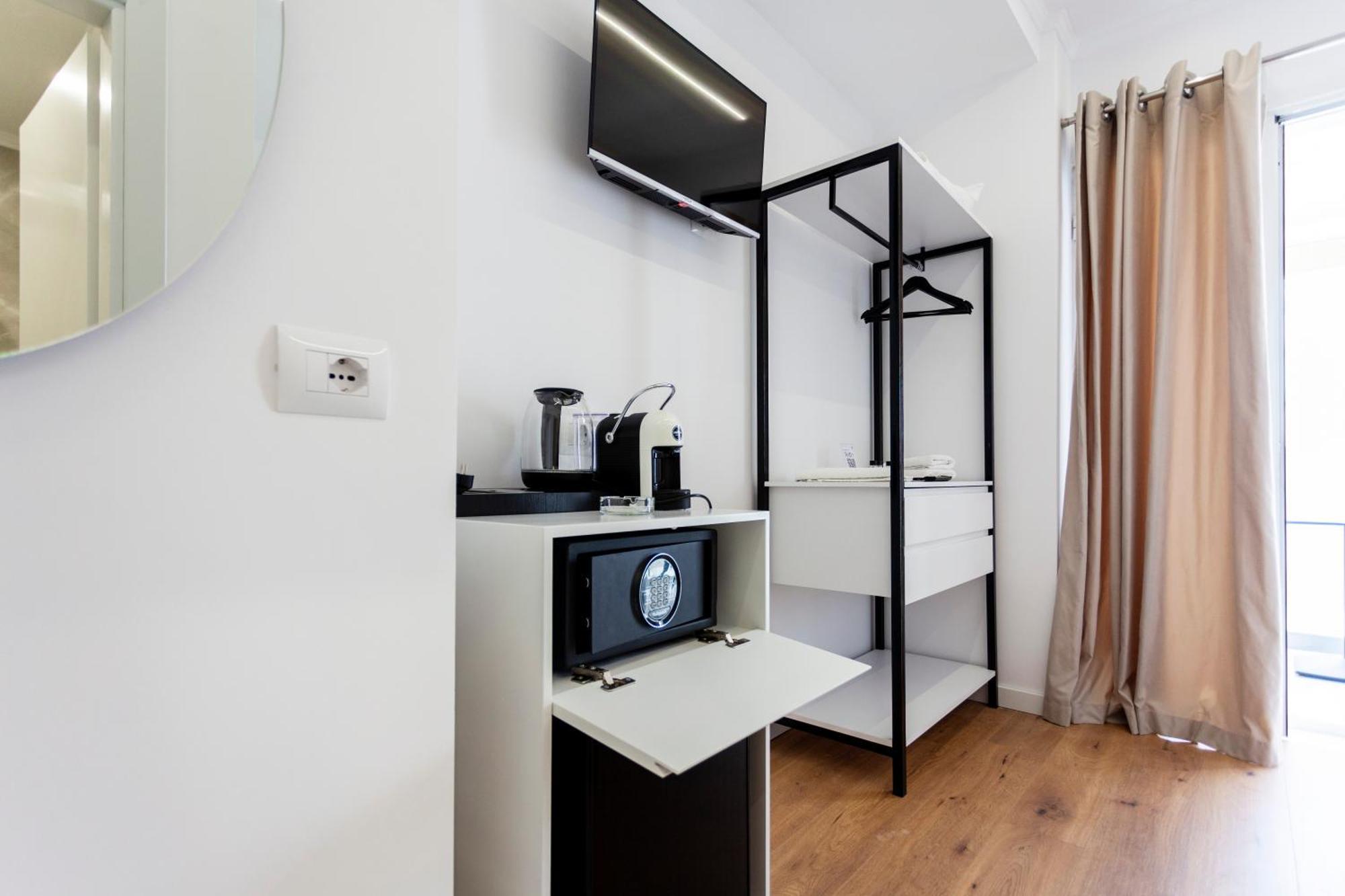 Ionio Rooms Himare Bagian luar foto