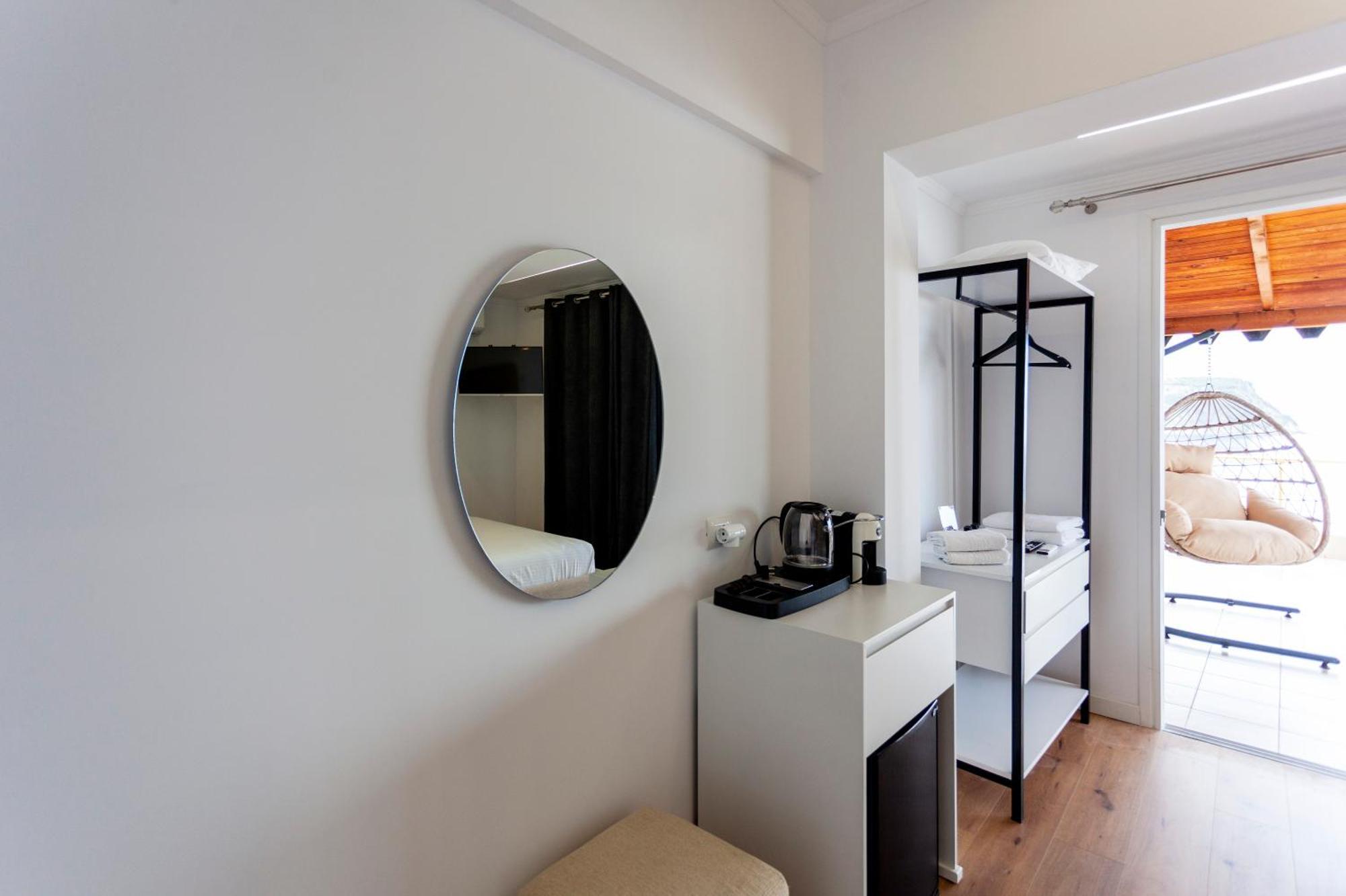 Ionio Rooms Himare Bagian luar foto