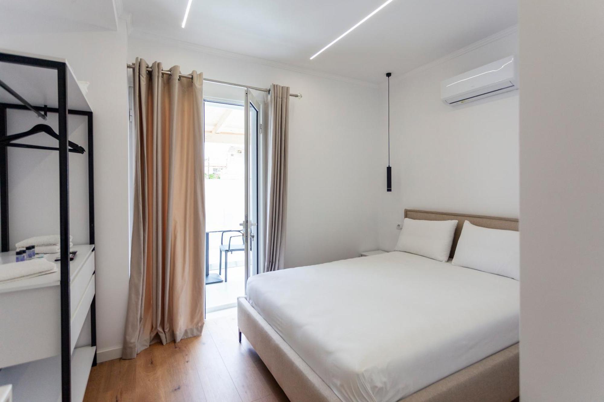Ionio Rooms Himare Bagian luar foto