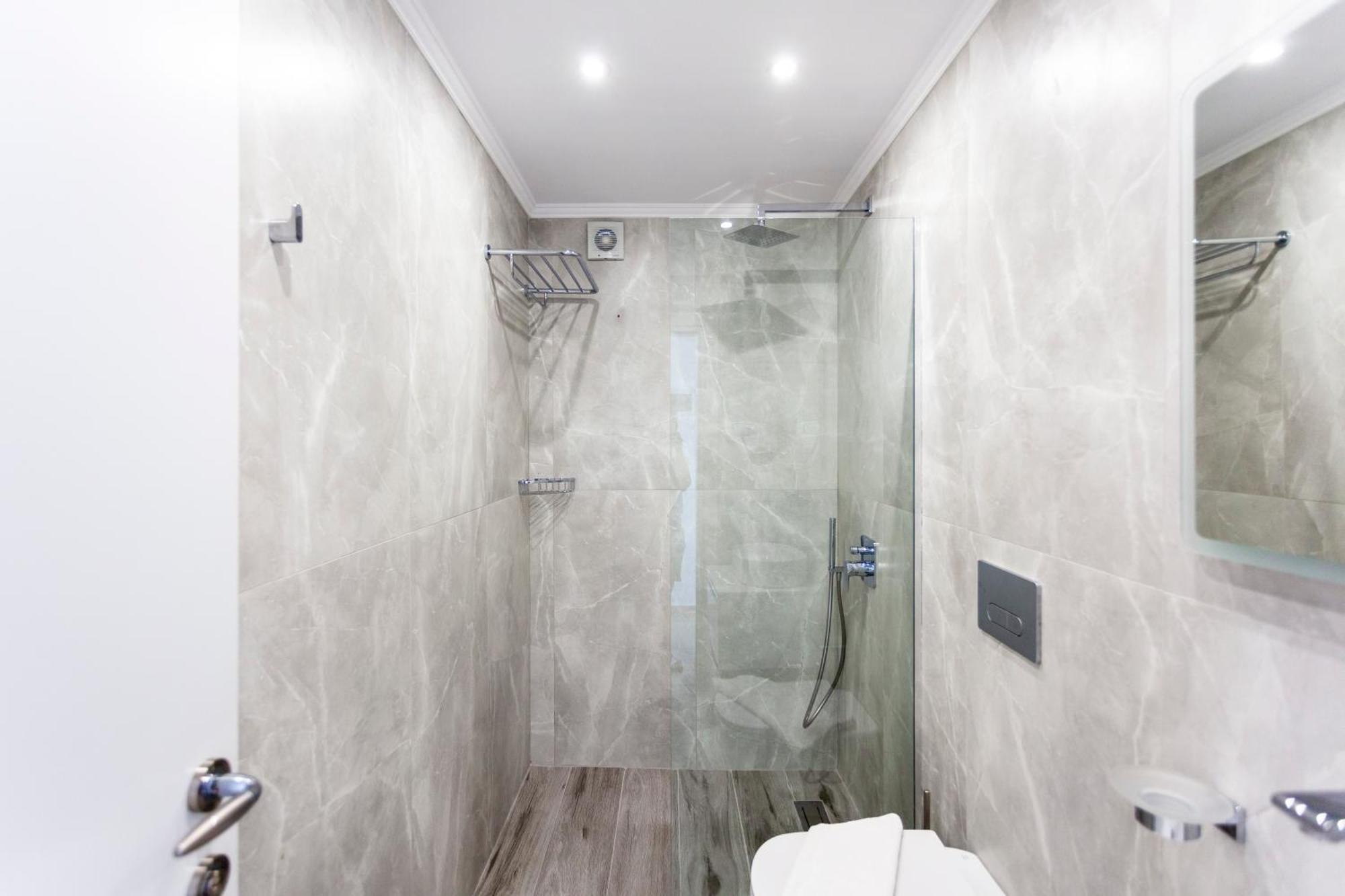 Ionio Rooms Himare Bagian luar foto