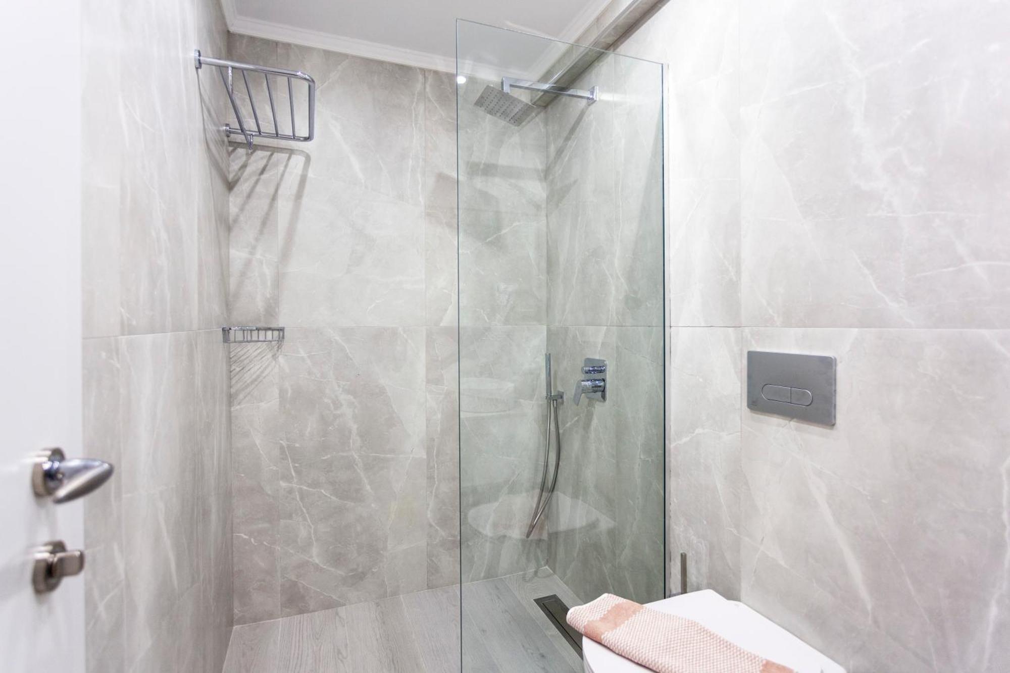 Ionio Rooms Himare Bagian luar foto