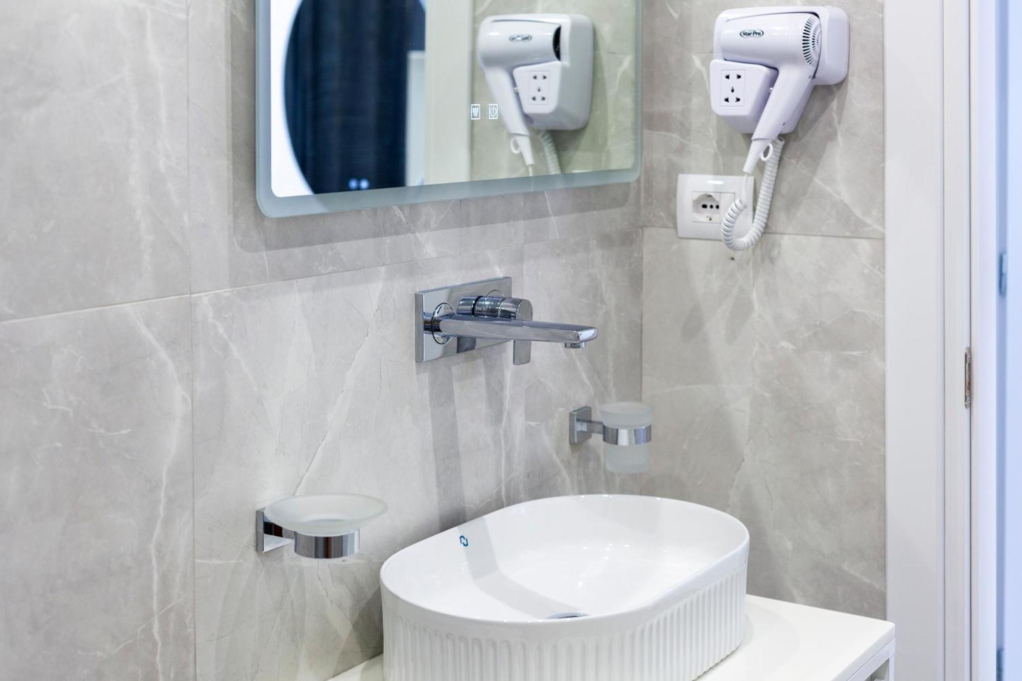 Ionio Rooms Himare Bagian luar foto